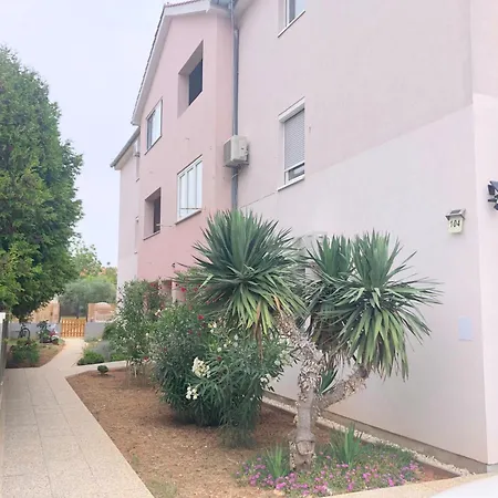 Апартаменты Sleeps 4 Close To