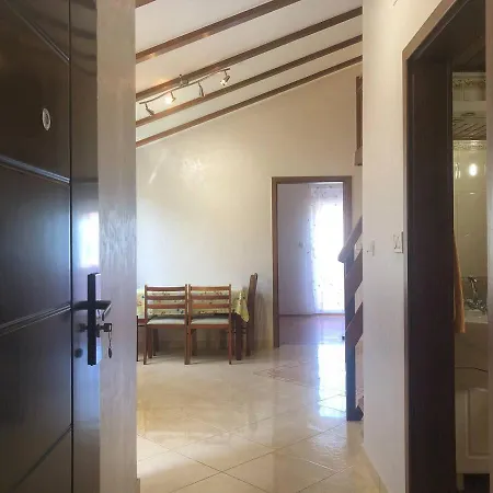 Sleeps 4 Close To Appartement Medulin